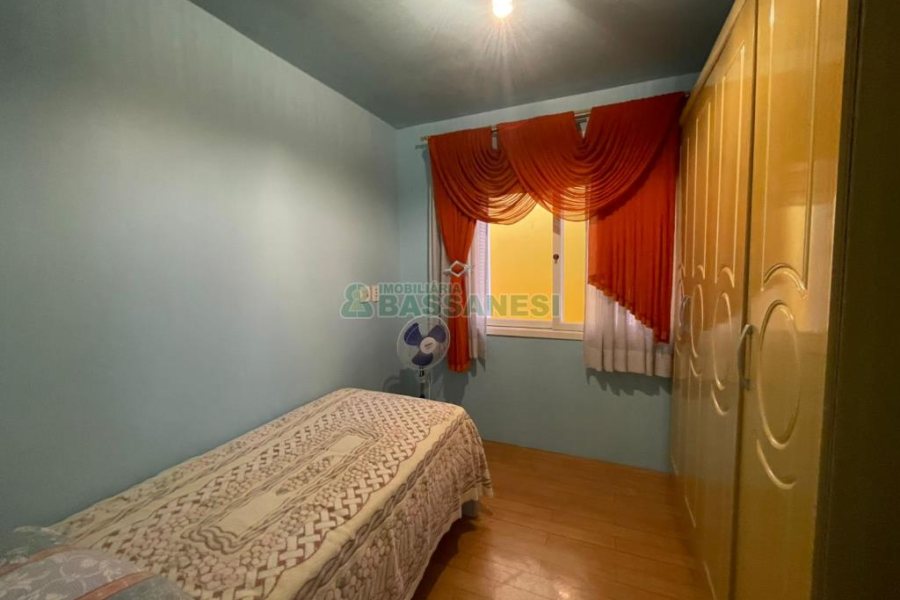 Casa com 384m², 7 dormitórios, 2 vagas, no bairro São Caetano em Caxias do Sul para Comprar