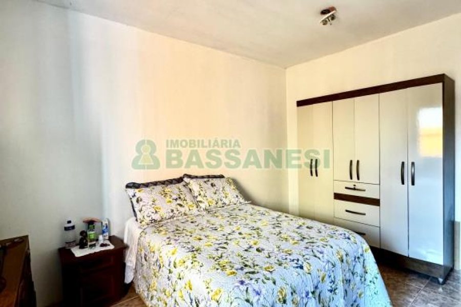 Casa com 384m², 7 dormitórios, 2 vagas, no bairro São Caetano em Caxias do Sul para Comprar