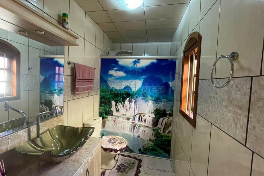 Casa com 384m², 7 dormitórios, 2 vagas, no bairro São Caetano em Caxias do Sul para Comprar