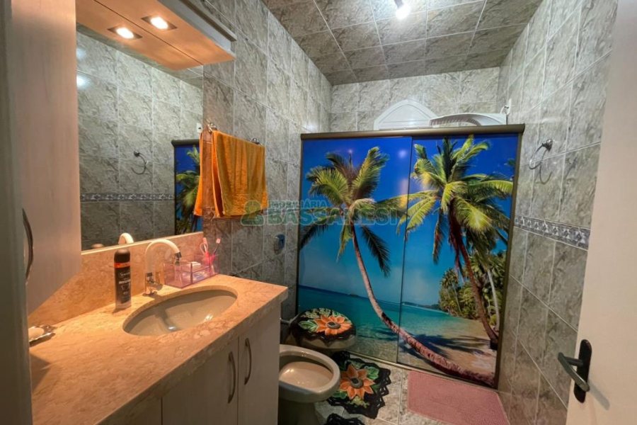 Casa com 384m², 7 dormitórios, 2 vagas, no bairro São Caetano em Caxias do Sul para Comprar