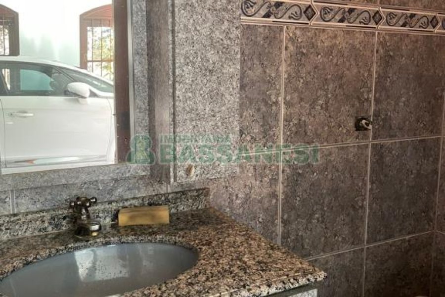 Casa com 384m², 7 dormitórios, 2 vagas, no bairro São Caetano em Caxias do Sul para Comprar