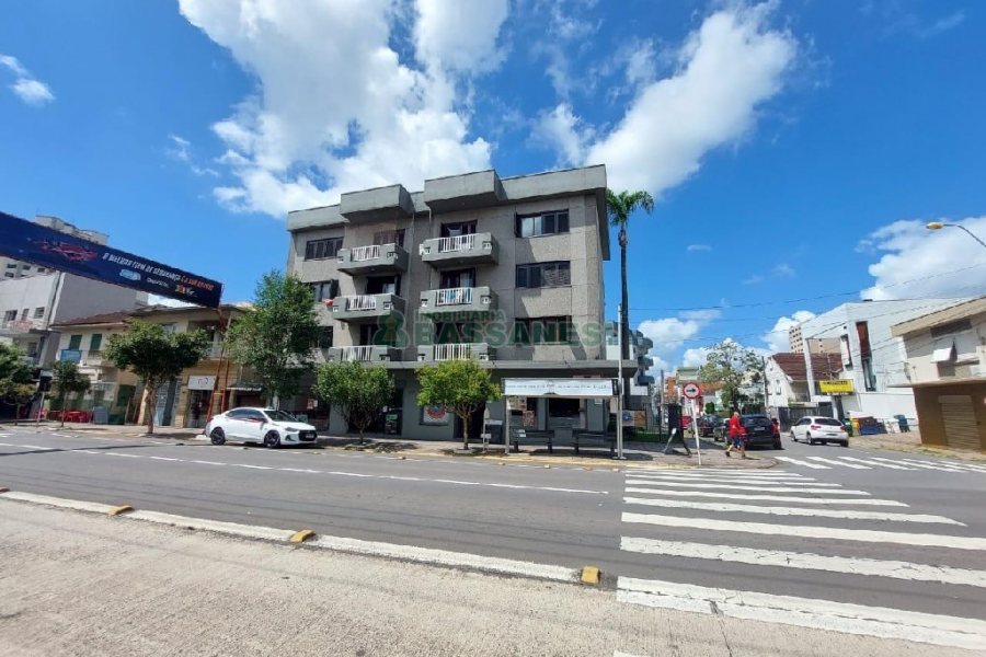 Apartamento com 110m², 3 dormitórios, 2 vagas, no bairro Pio X em Caxias do Sul para Alugar