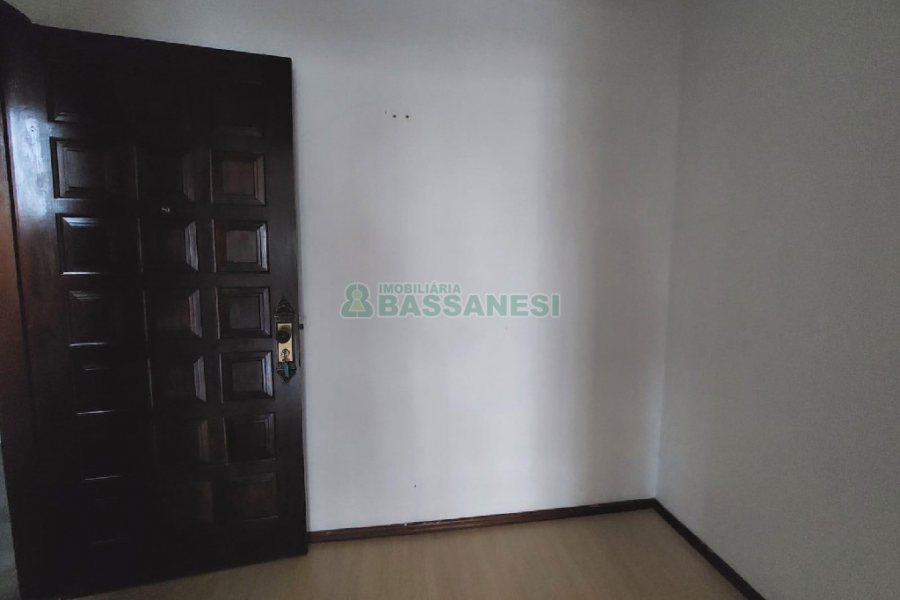 Apartamento com 110m², 3 dormitórios, 2 vagas, no bairro Pio X em Caxias do Sul para Alugar