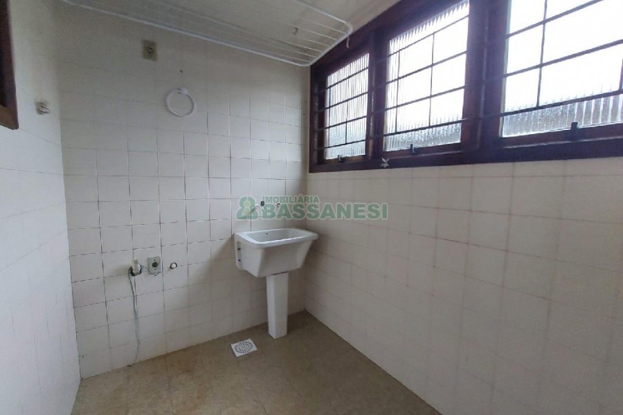 Apartamento com 110m², 3 dormitórios, 2 vagas, no bairro Pio X em Caxias do Sul para Alugar