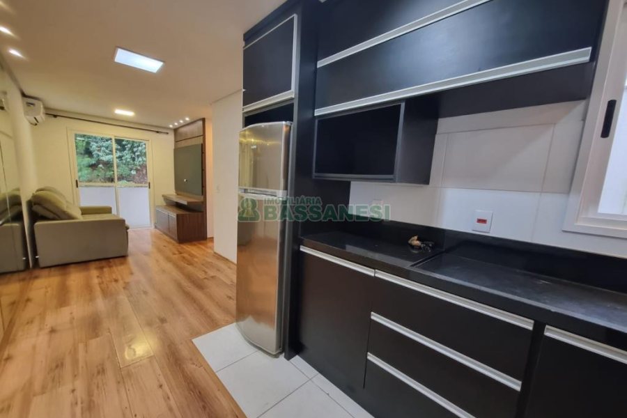 Apto Mobiliado com 55m², 2 dormitórios, 1 vaga, no bairro Cinqüentenário em Caxias do Sul para Alugar