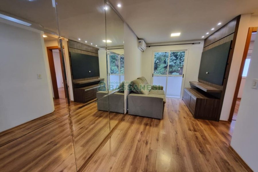 Apto Mobiliado com 55m², 2 dormitórios, 1 vaga, no bairro Cinqüentenário em Caxias do Sul para Alugar