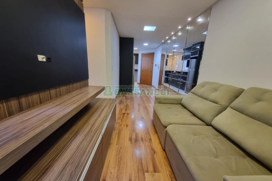 Apto Mobiliado com 55m², 2 dormitórios, 1 vaga, no bairro Cinqüentenário em Caxias do Sul para Alugar