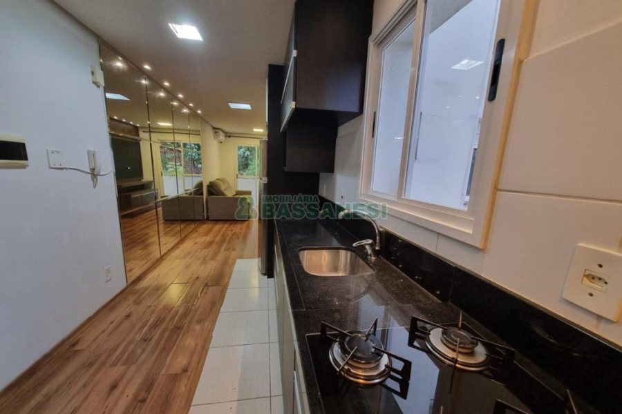 Apto Mobiliado com 55m², 2 dormitórios, 1 vaga, no bairro Cinqüentenário em Caxias do Sul para Alugar