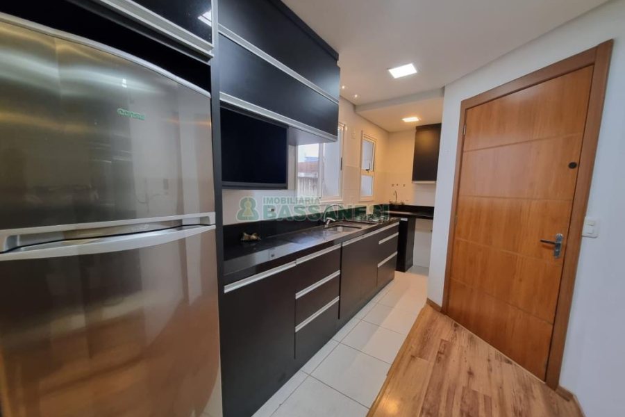 Apto Mobiliado com 55m², 2 dormitórios, 1 vaga, no bairro Cinqüentenário em Caxias do Sul para Alugar