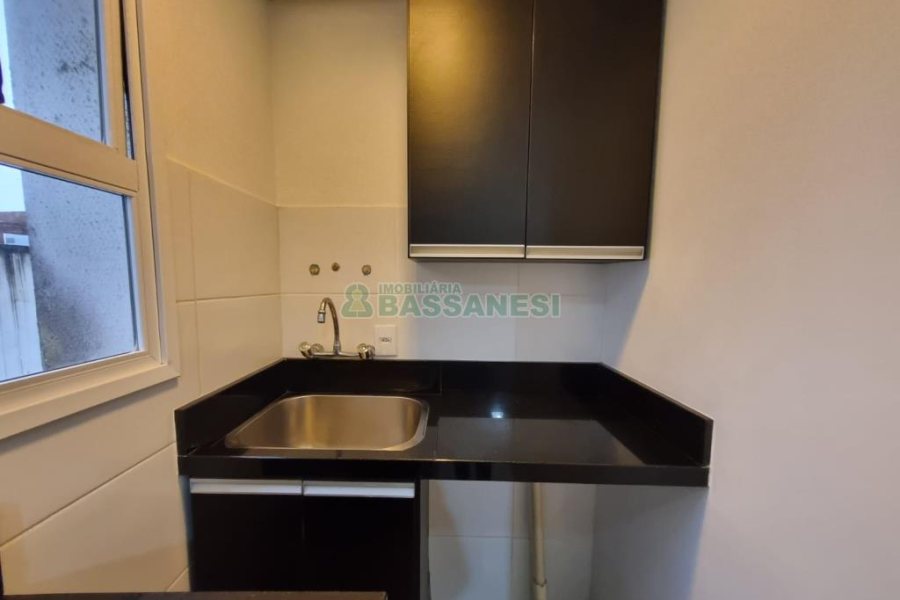 Apto Mobiliado com 55m², 2 dormitórios, 1 vaga, no bairro Cinqüentenário em Caxias do Sul para Alugar