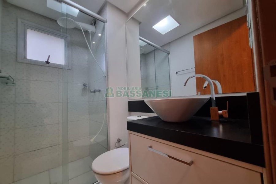 Apto Mobiliado com 55m², 2 dormitórios, 1 vaga, no bairro Cinqüentenário em Caxias do Sul para Alugar