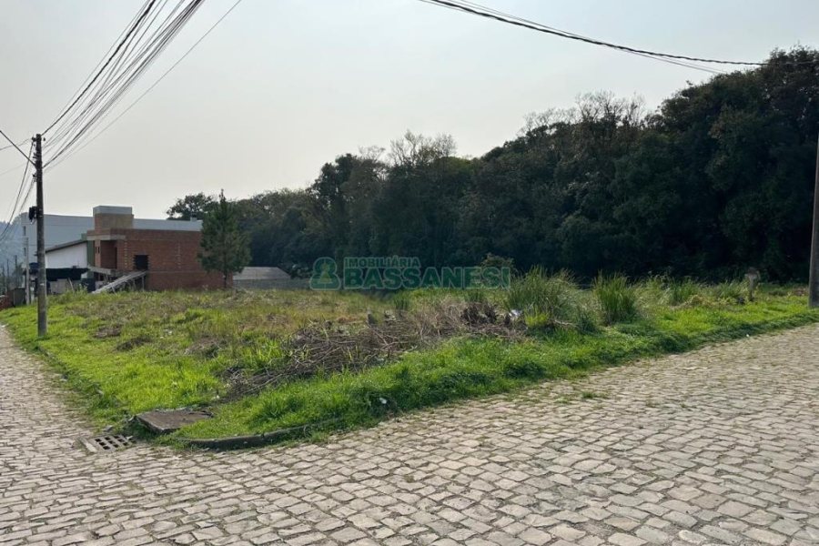 Terreno com 510m², no bairro Ana Rech em Caxias do Sul para Comprar
