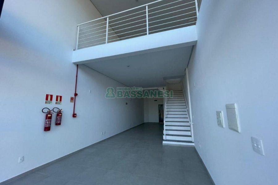 Loja com 109m², no bairro Desvio Rizzo em Caxias do Sul para Alugar