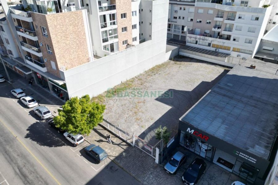Terreno com 800m², no bairro Centro em Flores da Cunha para Alugar ou Comprar