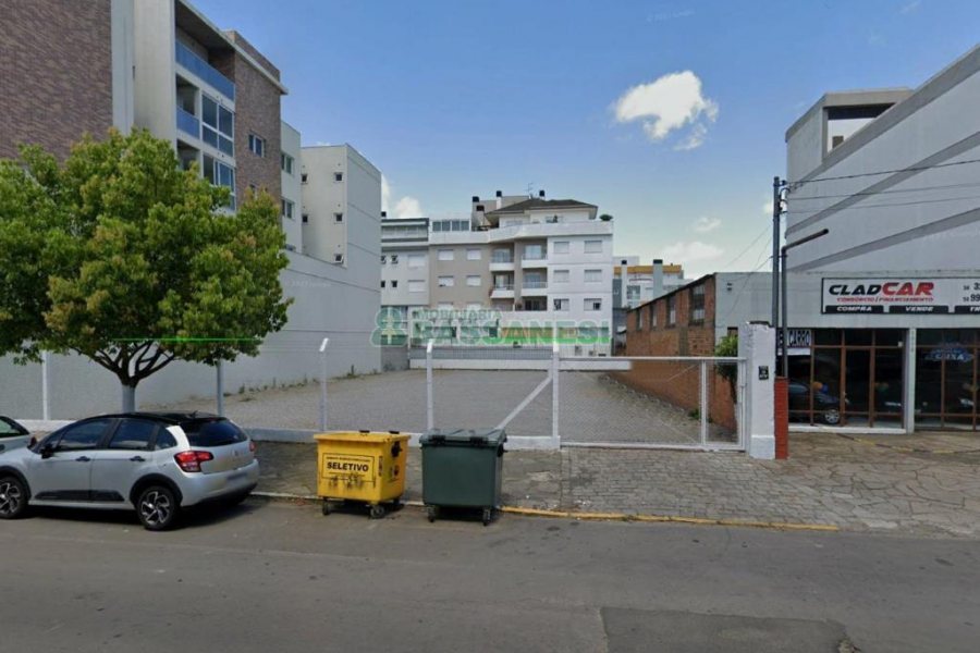 Terreno com 800m², no bairro Centro em Flores da Cunha para Alugar ou Comprar