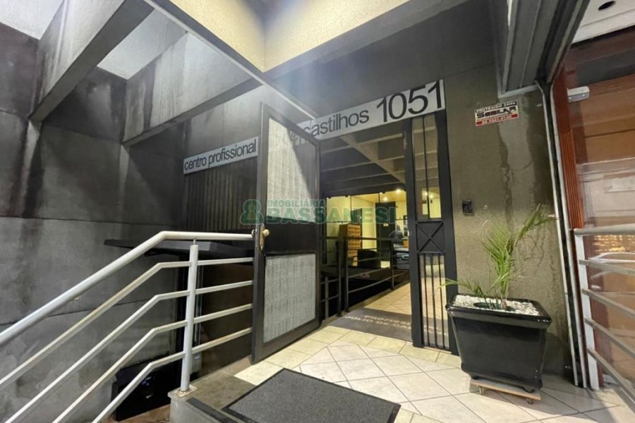Sala com 60m², 3 vagas, no bairro Centro em Caxias do Sul para Comprar