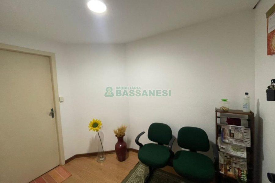 Sala com 60m², 3 vagas, no bairro Centro em Caxias do Sul para Comprar