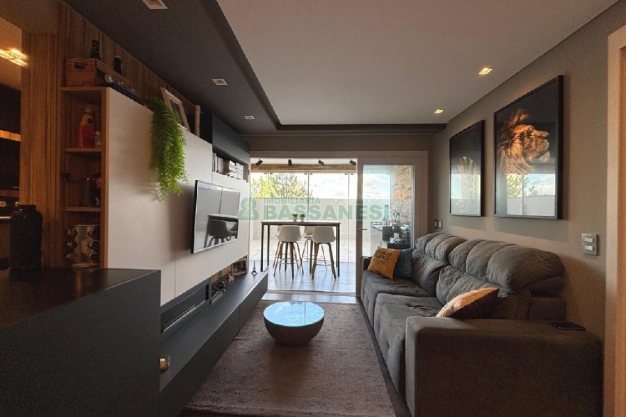 Apto Mobiliado com 82m², 2 dormitórios, 2 vagas, no bairro Vila Horn em Caxias do Sul para Alugar