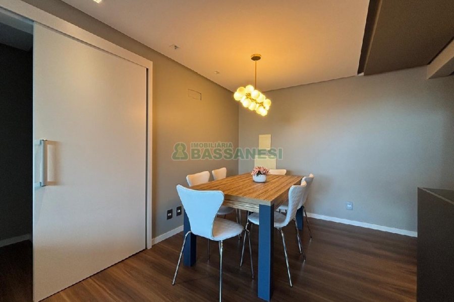 Apto Mobiliado com 82m², 2 dormitórios, 2 vagas, no bairro Vila Horn em Caxias do Sul para Alugar