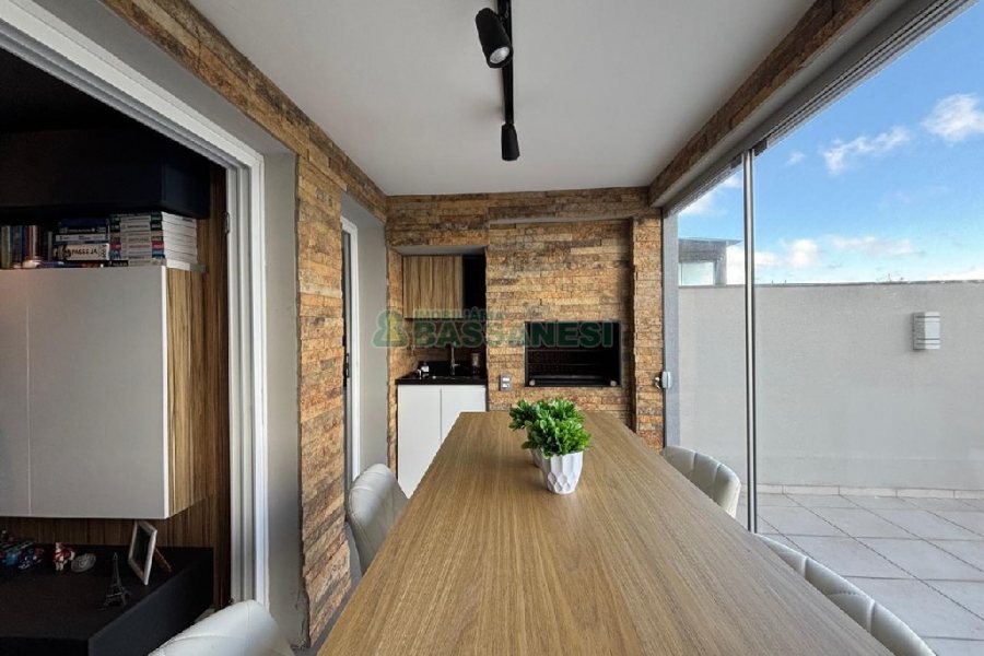 Apto Mobiliado com 82m², 2 dormitórios, 2 vagas, no bairro Vila Horn em Caxias do Sul para Alugar