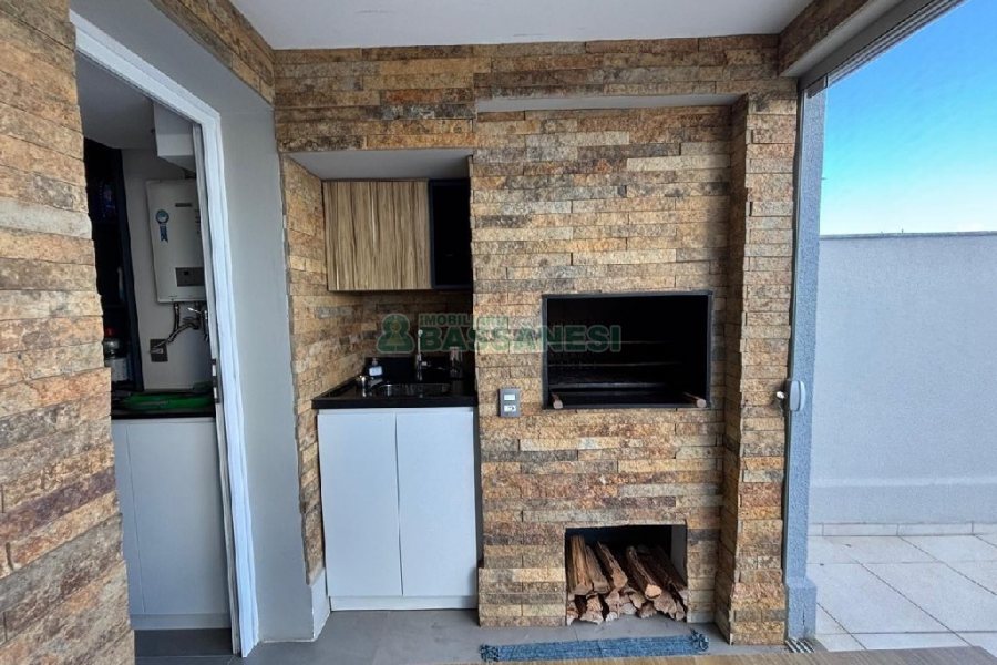 Apto Mobiliado com 82m², 2 dormitórios, 2 vagas, no bairro Vila Horn em Caxias do Sul para Alugar