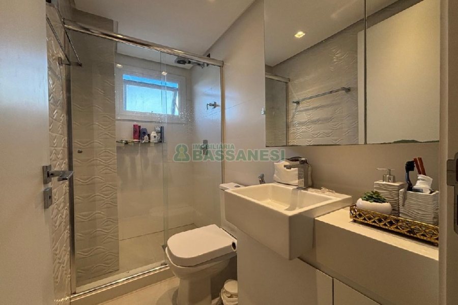 Apto Mobiliado com 82m², 2 dormitórios, 2 vagas, no bairro Vila Horn em Caxias do Sul para Alugar