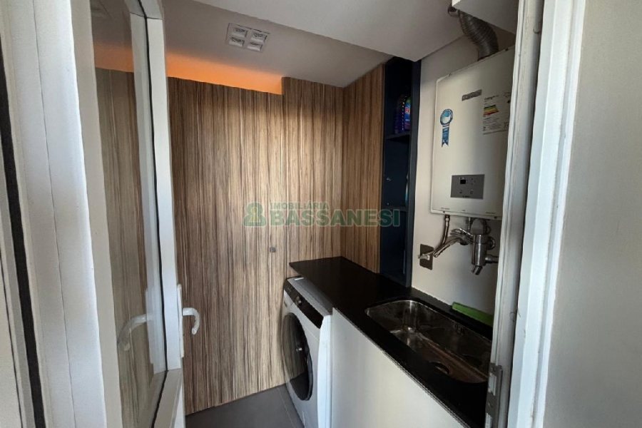 Apto Mobiliado com 82m², 2 dormitórios, 2 vagas, no bairro Vila Horn em Caxias do Sul para Alugar