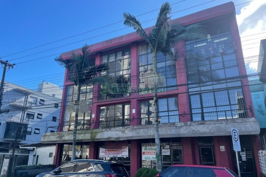 Sala com 48m², no bairro Rio Branco em Caxias do Sul para Comprar