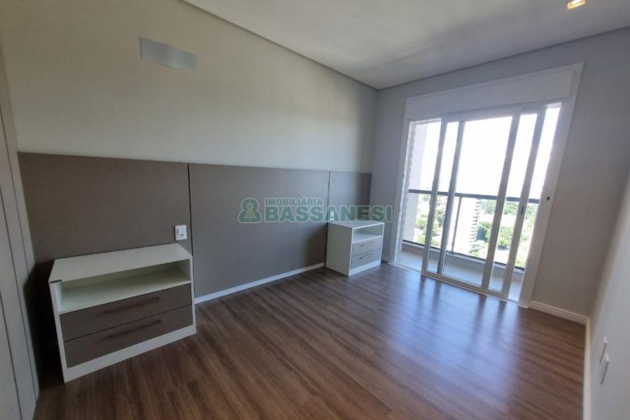 Apartamento com 110m², 3 dormitórios, 2 vagas, no bairro Petrópolis em Caxias do Sul para Alugar