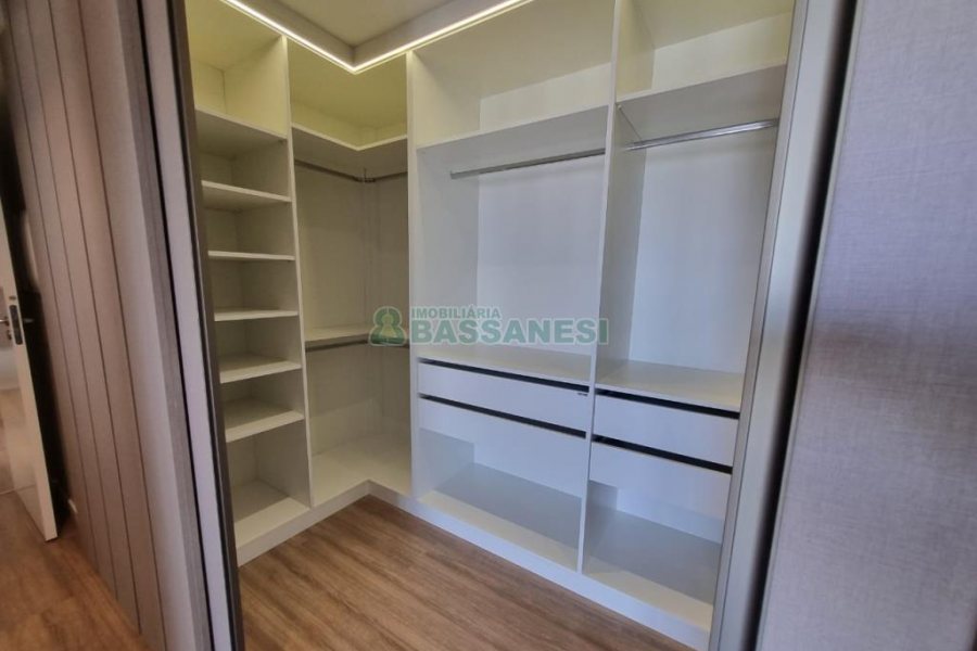 Apartamento com 110m², 3 dormitórios, 2 vagas, no bairro Petrópolis em Caxias do Sul para Alugar