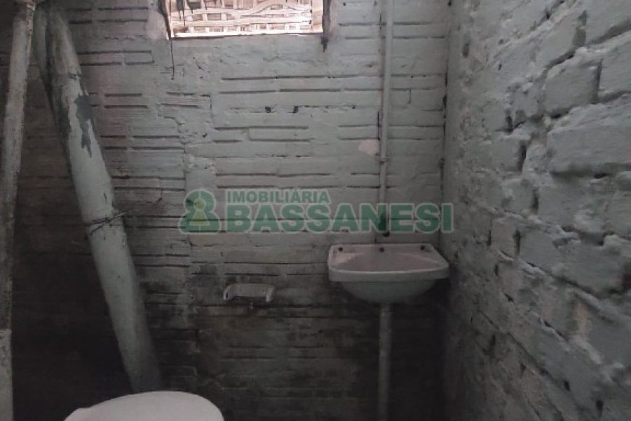 Pavilhão com 126m², no bairro Serrano em Caxias do Sul para Alugar