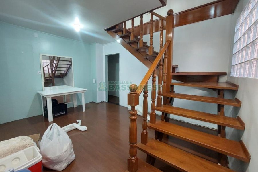 Casa com 337m², 3 dormitórios, 4 vagas, no bairro Planalto em Caxias do Sul para Comprar