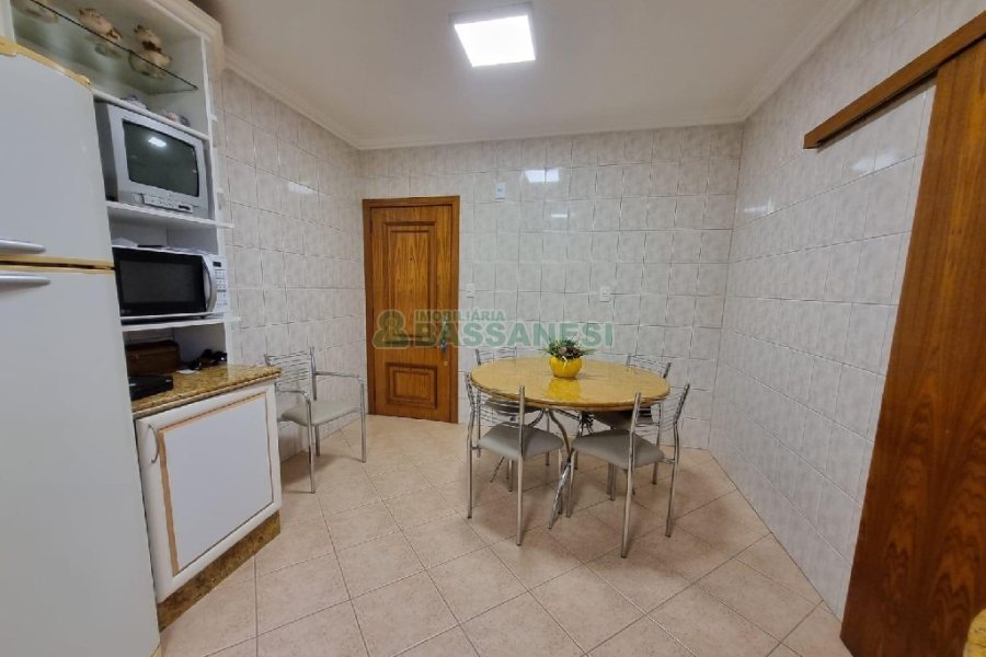 Apto Mobiliado com 132m², 3 dormitórios, 2 vagas, no bairro São Pelegrino em Caxias do Sul para Alugar