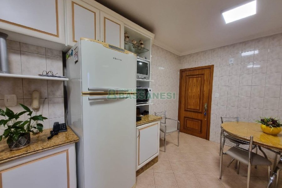 Apto Mobiliado com 132m², 3 dormitórios, 2 vagas, no bairro São Pelegrino em Caxias do Sul para Alugar