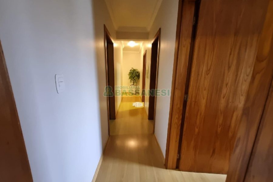 Apto Mobiliado com 132m², 3 dormitórios, 2 vagas, no bairro São Pelegrino em Caxias do Sul para Alugar