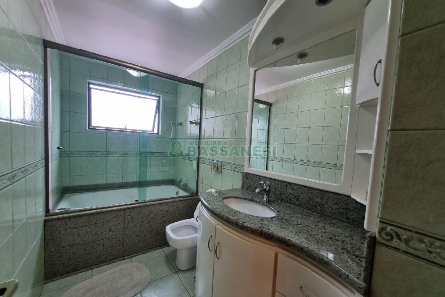 Apto Mobiliado com 132m², 3 dormitórios, 2 vagas, no bairro São Pelegrino em Caxias do Sul para Alugar