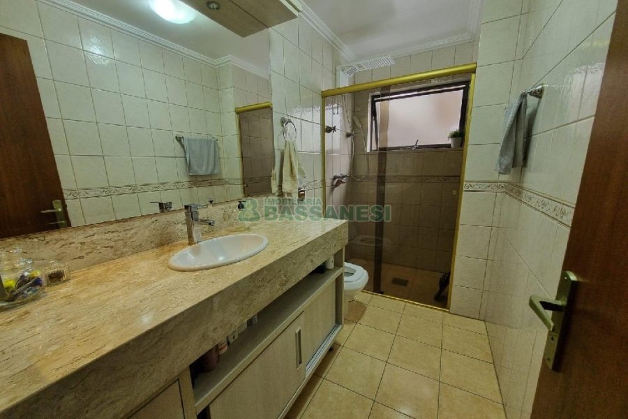 Apto Mobiliado com 132m², 3 dormitórios, 2 vagas, no bairro São Pelegrino em Caxias do Sul para Alugar