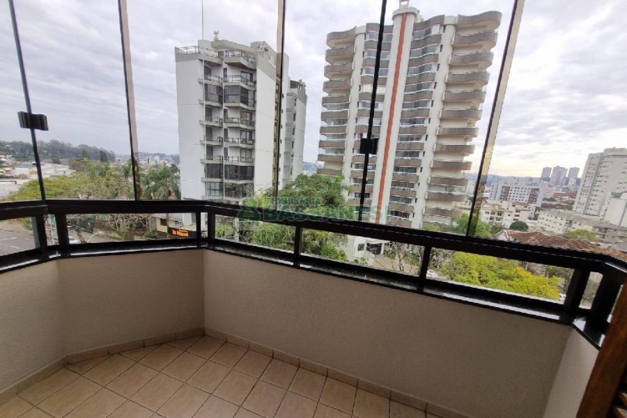 Apto Mobiliado com 132m², 3 dormitórios, 2 vagas, no bairro São Pelegrino em Caxias do Sul para Alugar