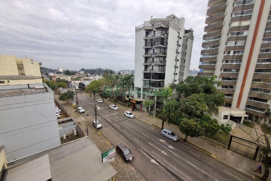 Apto Mobiliado com 132m², 3 dormitórios, 2 vagas, no bairro São Pelegrino em Caxias do Sul para Alugar