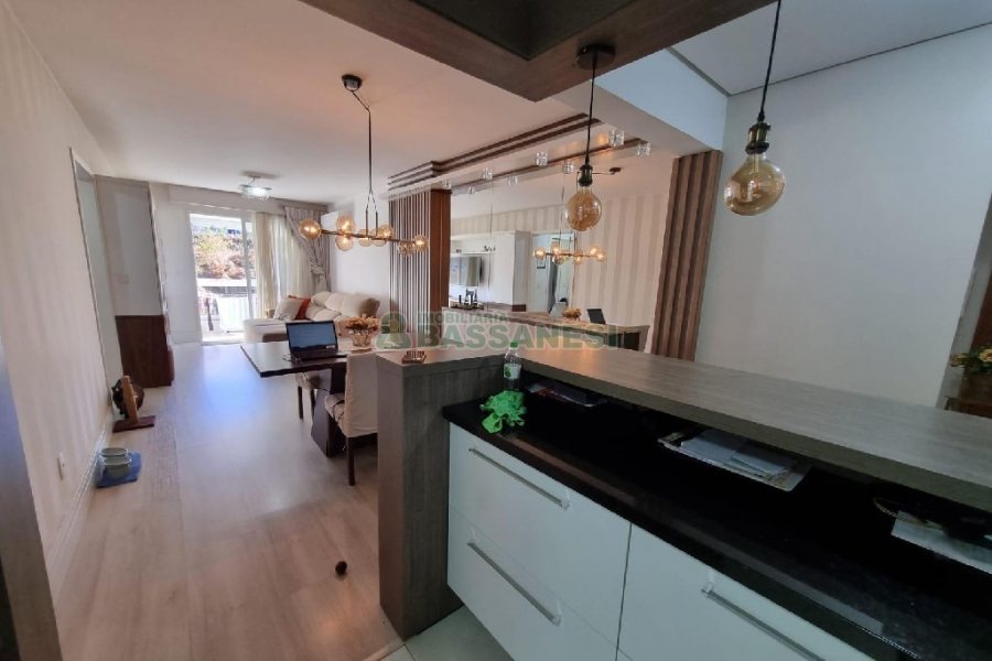 Apto Mobiliado com 90m², 2 dormitórios, 2 vagas, no bairro Cinqüentenário em Caxias do Sul para Alugar ou Comprar