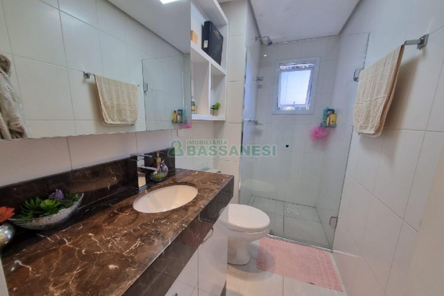 Apto Mobiliado com 90m², 2 dormitórios, 2 vagas, no bairro Cinqüentenário em Caxias do Sul para Alugar ou Comprar