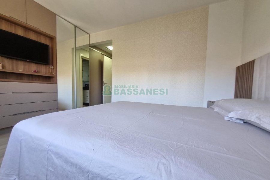 Apto Mobiliado com 90m², 2 dormitórios, 2 vagas, no bairro Cinqüentenário em Caxias do Sul para Alugar ou Comprar