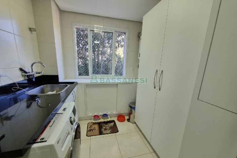 Apto Mobiliado com 90m², 2 dormitórios, 2 vagas, no bairro Cinqüentenário em Caxias do Sul para Alugar ou Comprar