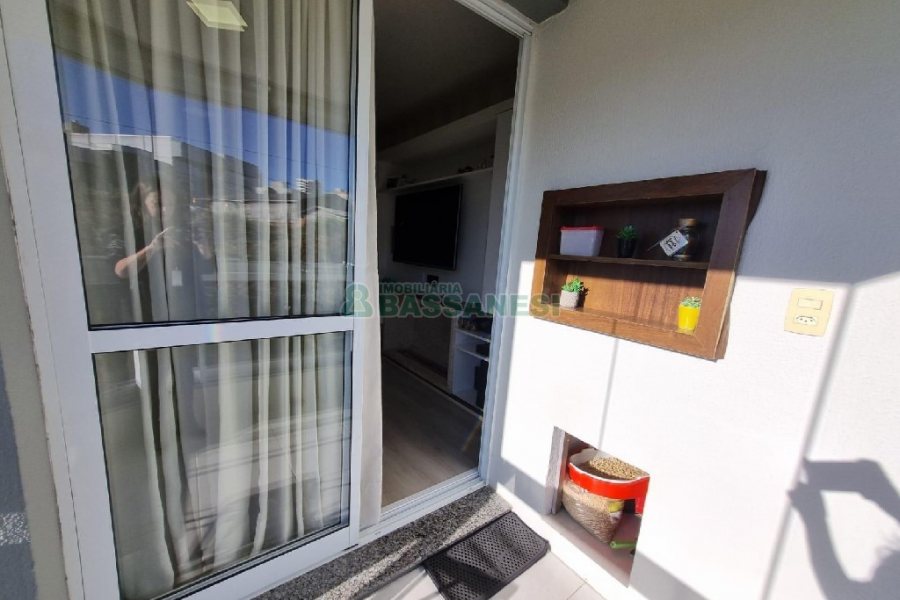 Apto Mobiliado com 90m², 2 dormitórios, 2 vagas, no bairro Cinqüentenário em Caxias do Sul para Alugar ou Comprar