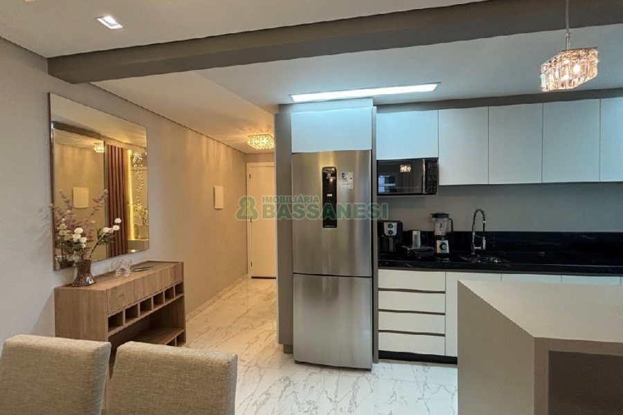 Apto Mobiliado com 55m², 2 dormitórios, 2 vagas, no bairro De Lazzer em Caxias do Sul para Alugar