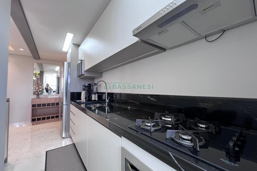 Apto Mobiliado com 55m², 2 dormitórios, 2 vagas, no bairro De Lazzer em Caxias do Sul para Alugar