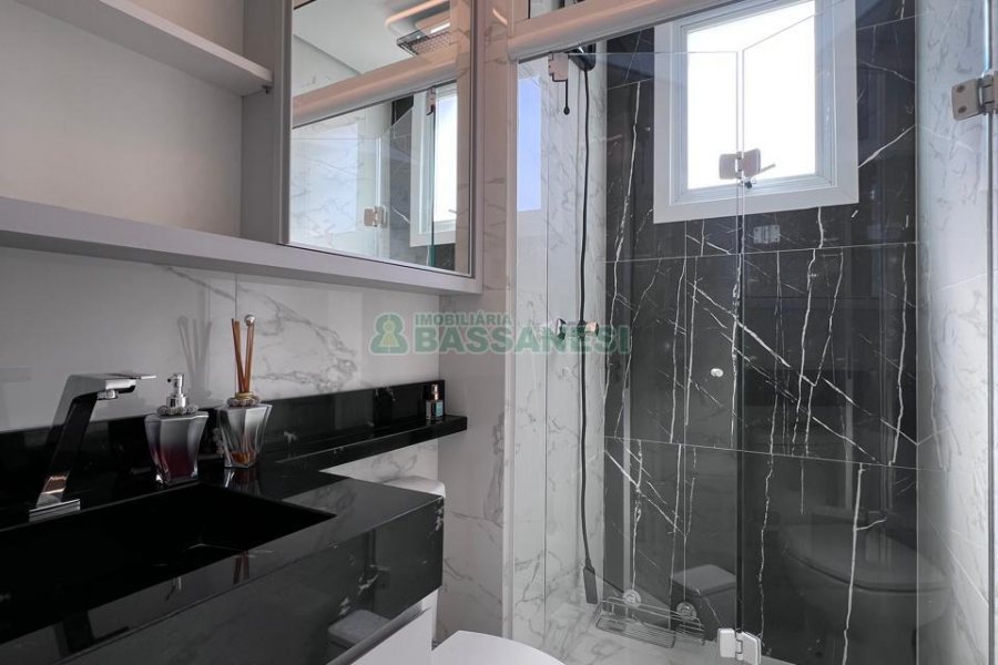 Apto Mobiliado com 55m², 2 dormitórios, 2 vagas, no bairro De Lazzer em Caxias do Sul para Alugar