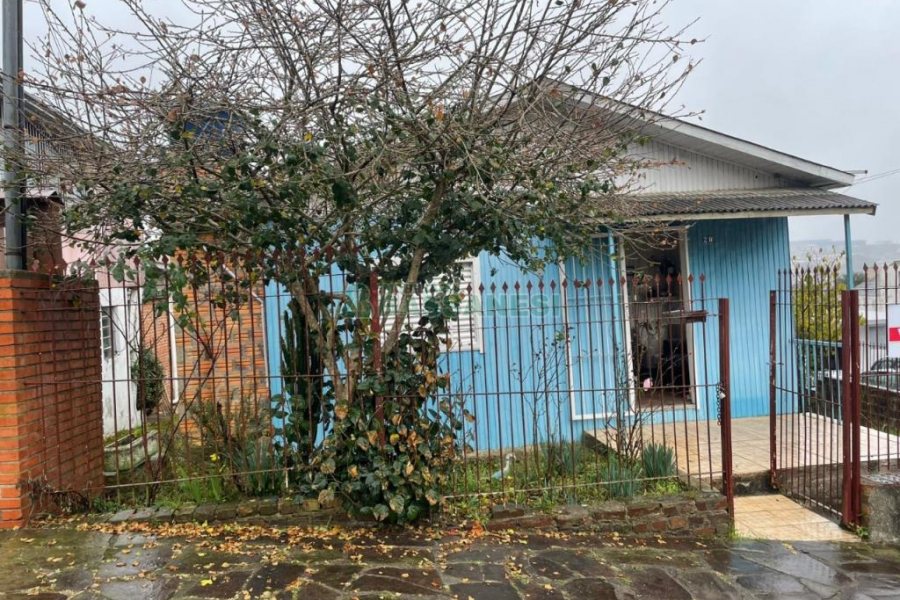 Casa com 360m², 2 dormitórios, no bairro Nossa Senhora de Fátima em Caxias do Sul para Comprar