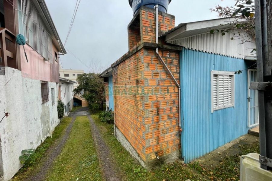 Casa com 360m², 2 dormitórios, no bairro Nossa Senhora de Fátima em Caxias do Sul para Comprar