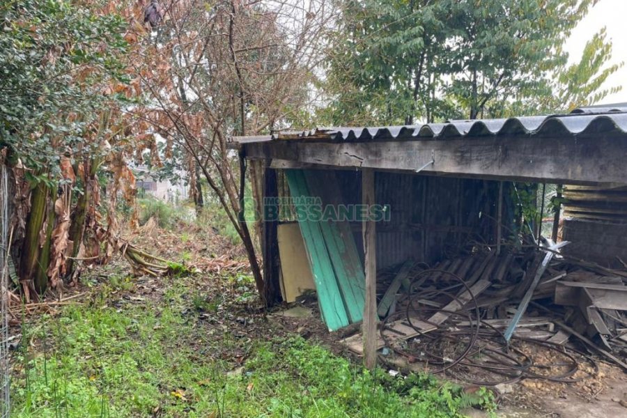 Casa com 360m², 2 dormitórios, no bairro Nossa Senhora de Fátima em Caxias do Sul para Comprar